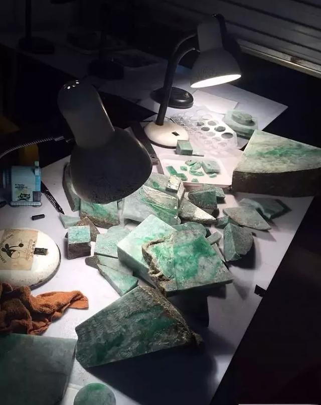 关于花青翡翠原石的信息-第2张图片-翡翠网 关于花青翡翠原石的信息-第2张图片-翡翠网