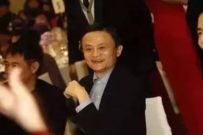 亿万富翁打碎翡翠手镯赔偿,汤煜峰摔坏玉镯是哪集-第6张图片-翡翠网 亿万富翁打碎翡翠手镯赔偿,汤煜峰摔坏玉镯是哪集-第6张图片-翡翠网