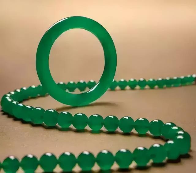 亿万富翁打碎翡翠手镯赔偿,汤煜峰摔坏玉镯是哪集-第13张图片-翡翠网 亿万富翁打碎翡翠手镯赔偿,汤煜峰摔坏玉镯是哪集-第13张图片-翡翠网