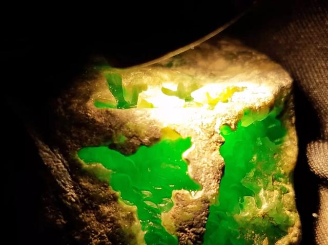 包含翡翠原石戒指的词条-第4张图片-翡翠网 包含翡翠原石戒指的词条-第4张图片-翡翠网