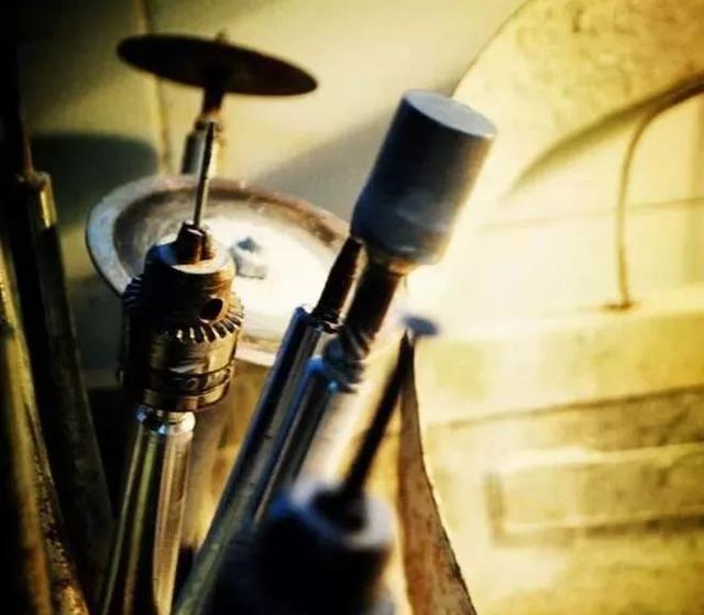 翡翠原石剥皮去哪里的简单介绍-第1张图片-翡翠网 翡翠原石剥皮去哪里的简单介绍-第1张图片-翡翠网