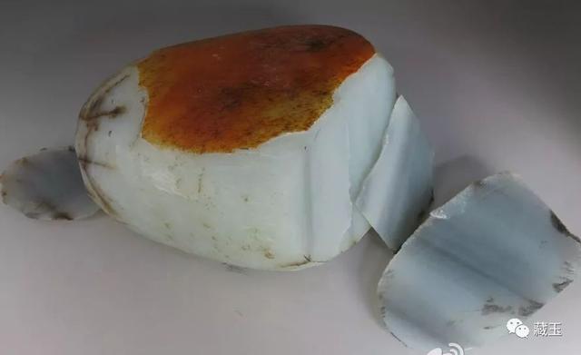 翡翠原石剥皮去哪里的简单介绍-第11张图片-翡翠网 翡翠原石剥皮去哪里的简单介绍-第11张图片-翡翠网