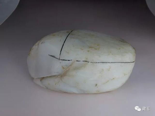 翡翠原石剥皮去哪里的简单介绍-第16张图片-翡翠网 翡翠原石剥皮去哪里的简单介绍-第16张图片-翡翠网