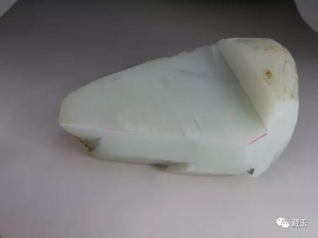 翡翠原石剥皮去哪里的简单介绍-第24张图片-翡翠网 翡翠原石剥皮去哪里的简单介绍-第24张图片-翡翠网