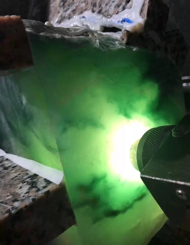 关于大足冰种翡翠原石的信息-第4张图片-翡翠网 关于大足冰种翡翠原石的信息-第4张图片-翡翠网