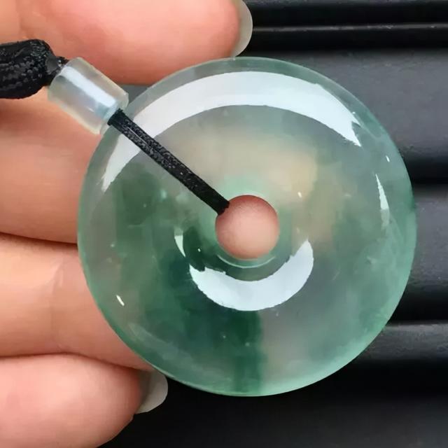 关于大足冰种翡翠原石的信息-第9张图片-翡翠网 关于大足冰种翡翠原石的信息-第9张图片-翡翠网