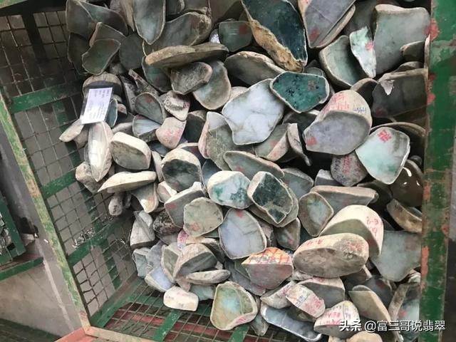 缅甸翡翠珠子价格的简单介绍-第13张图片-翡翠网 缅甸翡翠珠子价格的简单介绍-第13张图片-翡翠网