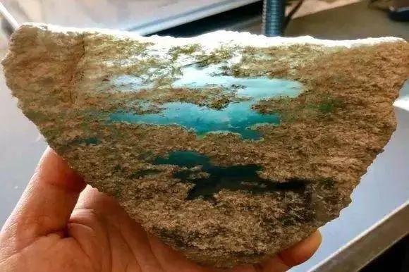 磨砂白的翡翠原石,翡翠原石白砖-第2张图片-翡翠网 磨砂白的翡翠原石,翡翠原石白砖-第2张图片-翡翠网