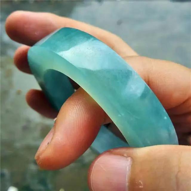 磨砂白的翡翠原石,翡翠原石白砖-第7张图片-翡翠网 磨砂白的翡翠原石,翡翠原石白砖-第7张图片-翡翠网