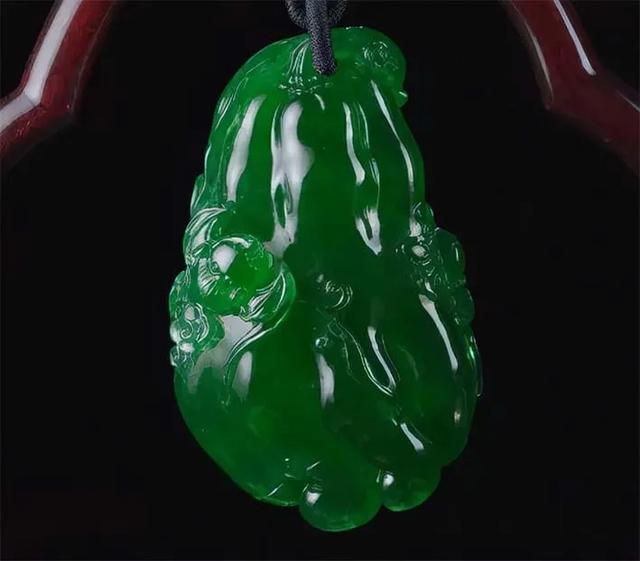 翡翠手镯描金什么价格,翡翠处理手镯能要吗-第10张图片-翡翠网 翡翠手镯描金什么价格,翡翠处理手镯能要吗-第10张图片-翡翠网