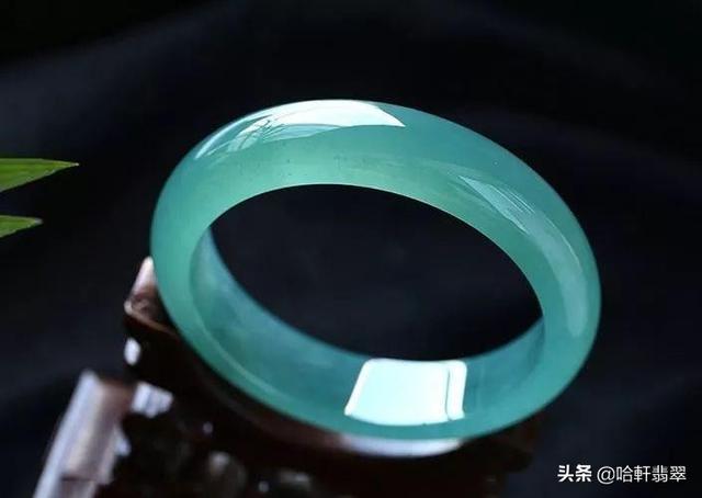 蓝水翡翠值钱吗,蓝水翡翠的价格表-第10张图片-翡翠网 蓝水翡翠值钱吗,蓝水翡翠的价格表-第10张图片-翡翠网