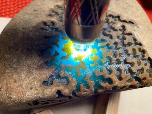 白沙翡翠原石,白沙皮翡翠原石是真的吗-第6张图片-翡翠网 白沙翡翠原石,白沙皮翡翠原石是真的吗-第6张图片-翡翠网