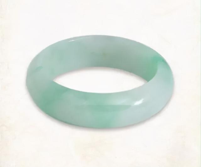 冰糯54翡翠手镯价格,2万冰糯晴水翡翠手镯-第1张图片-翡翠网 冰糯54翡翠手镯价格,2万冰糯晴水翡翠手镯-第1张图片-翡翠网
