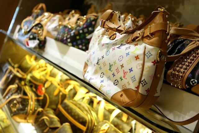 闲鱼里面的手镯1000是真的吗闲鱼拍卖翡翠手镯怎么找-第2张图片-翡翠网 闲鱼里面的手镯1000是真的吗闲鱼拍卖翡翠手镯怎么找-第2张图片-翡翠网