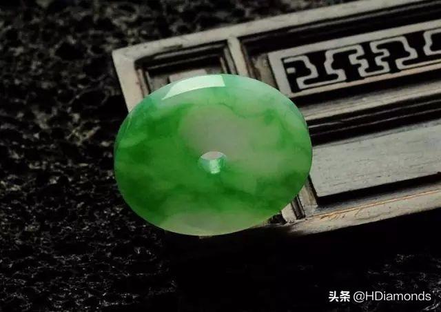 五万块翡翠手镯,通灵翡翠手镯五万买的-第13张图片-翡翠网 五万块翡翠手镯,通灵翡翠手镯五万买的-第13张图片-翡翠网