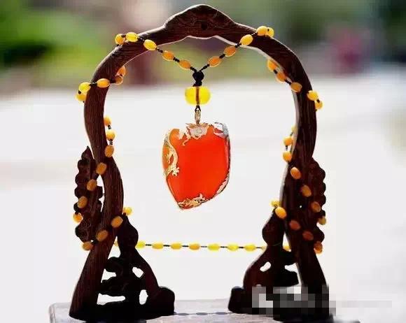 翡翠的原石在哪里黄翡翠玻璃种原石图片-第4张图片-翡翠网 翡翠的原石在哪里黄翡翠玻璃种原石图片-第4张图片-翡翠网