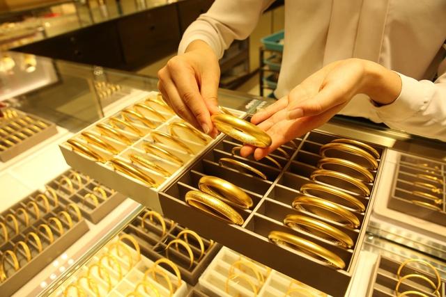 翡翠手镯好的重不重,60圈口手镯多少斤能戴-第1张图片-翡翠网 翡翠手镯好的重不重,60圈口手镯多少斤能戴-第1张图片-翡翠网