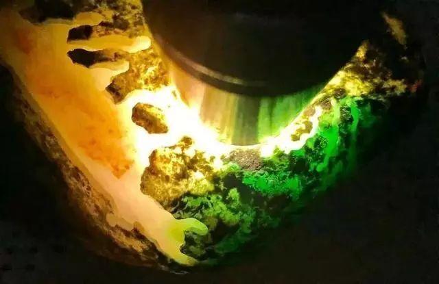 关于底子比较细腻的翡翠手镯多少钱的信息-第7张图片-翡翠网 关于底子比较细腻的翡翠手镯多少钱的信息-第7张图片-翡翠网