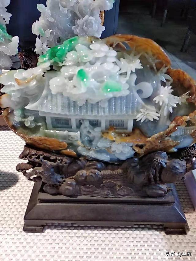 翡翠摆件如何销售,翡翠摆件知识介绍-第1张图片-翡翠网 翡翠摆件如何销售,翡翠摆件知识介绍-第1张图片-翡翠网