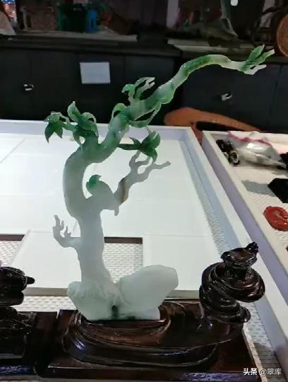 翡翠摆件如何销售,翡翠摆件知识介绍-第2张图片-翡翠网 翡翠摆件如何销售,翡翠摆件知识介绍-第2张图片-翡翠网