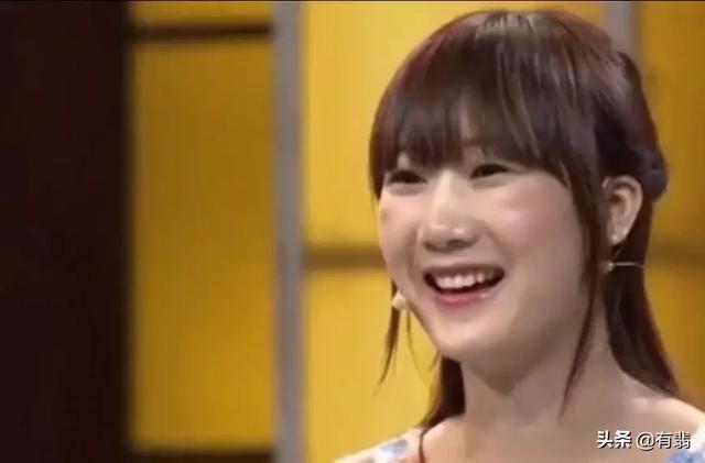 翡翠手镯有点黄,兰花翡翠手镯的价格-第8张图片-翡翠网 翡翠手镯有点黄,兰花翡翠手镯的价格-第8张图片-翡翠网