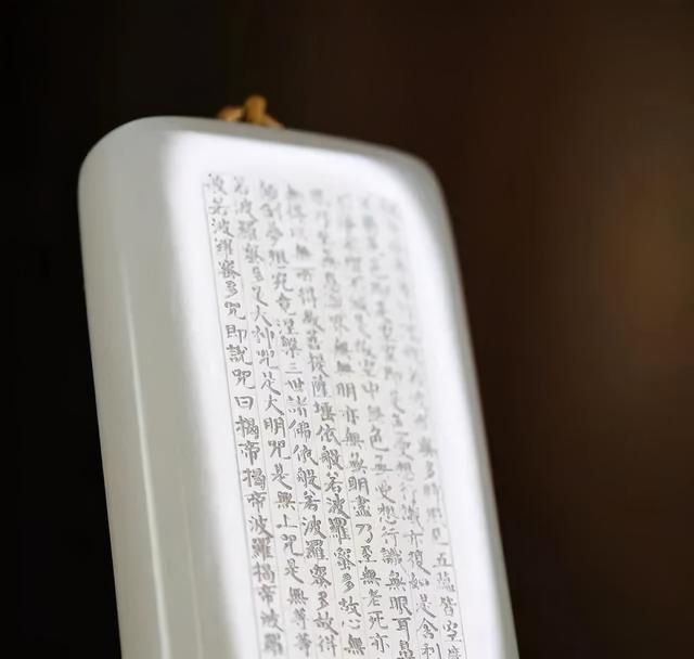 和田玉和翠玉哪一个贵,相同价格的和田玉和翡翠哪个贵-第4张图片-翡翠网 和田玉和翠玉哪一个贵,相同价格的和田玉和翡翠哪个贵-第4张图片-翡翠网