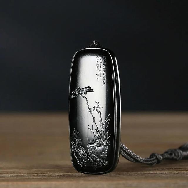 和田玉和翠玉哪一个贵,相同价格的和田玉和翡翠哪个贵-第5张图片-翡翠网 和田玉和翠玉哪一个贵,相同价格的和田玉和翡翠哪个贵-第5张图片-翡翠网