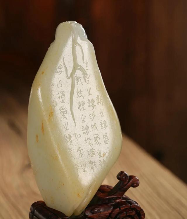 和田玉和翠玉哪一个贵,相同价格的和田玉和翡翠哪个贵-第6张图片-翡翠网 和田玉和翠玉哪一个贵,相同价格的和田玉和翡翠哪个贵-第6张图片-翡翠网