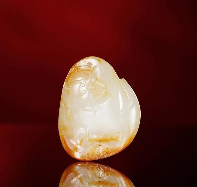 和田玉和翠玉哪一个贵,相同价格的和田玉和翡翠哪个贵-第8张图片-翡翠网 和田玉和翠玉哪一个贵,相同价格的和田玉和翡翠哪个贵-第8张图片-翡翠网