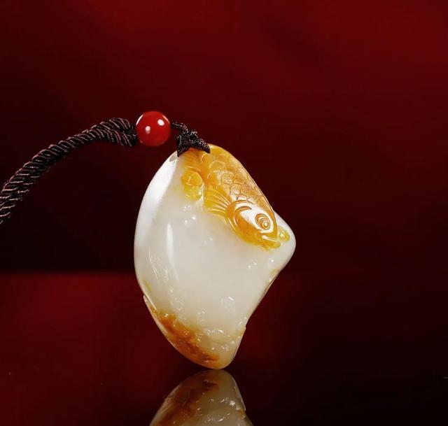 和田玉和翠玉哪一个贵,相同价格的和田玉和翡翠哪个贵-第9张图片-翡翠网 和田玉和翠玉哪一个贵,相同价格的和田玉和翡翠哪个贵-第9张图片-翡翠网