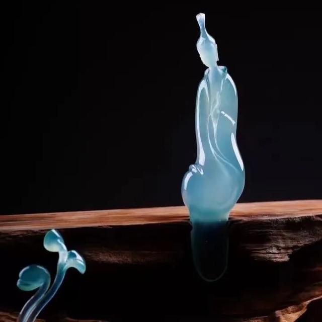 和田玉和翠玉哪一个贵,相同价格的和田玉和翡翠哪个贵-第11张图片-翡翠网 和田玉和翠玉哪一个贵,相同价格的和田玉和翡翠哪个贵-第11张图片-翡翠网