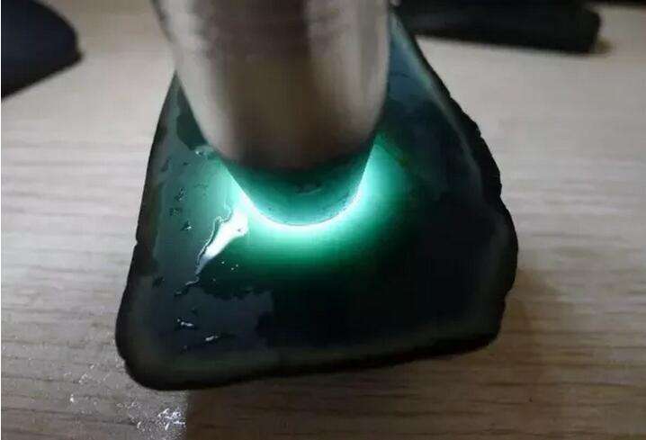 46000元淘的翡翠原石的简单介绍-第1张图片-翡翠网 46000元淘的翡翠原石的简单介绍-第1张图片-翡翠网