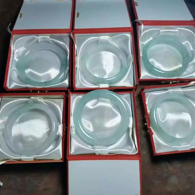 刀疤结场口的翡翠原石,翡翠原石有哪些种-第9张图片-翡翠网 刀疤结场口的翡翠原石,翡翠原石有哪些种-第9张图片-翡翠网