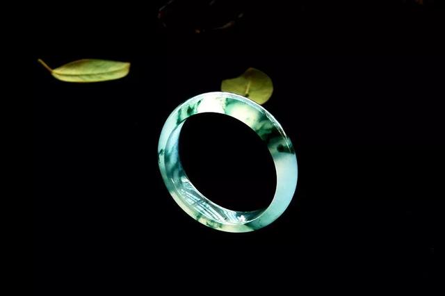 刀疤结场口的翡翠原石,翡翠原石有哪些种-第11张图片-翡翠网 刀疤结场口的翡翠原石,翡翠原石有哪些种-第11张图片-翡翠网