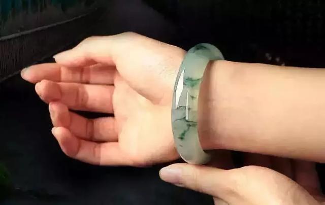 刀疤结场口的翡翠原石,翡翠原石有哪些种-第21张图片-翡翠网 刀疤结场口的翡翠原石,翡翠原石有哪些种-第21张图片-翡翠网