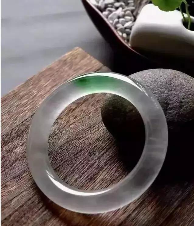 刀疤结场口的翡翠原石,翡翠原石有哪些种-第22张图片-翡翠网 刀疤结场口的翡翠原石,翡翠原石有哪些种-第22张图片-翡翠网