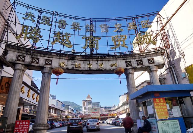 翡翠想卖掉到哪里卖,云南翡翠原石交易市场在哪里-第1张图片-翡翠网 翡翠想卖掉到哪里卖,云南翡翠原石交易市场在哪里-第1张图片-翡翠网