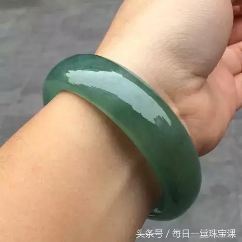 如何鉴定翡翠价格的简单介绍-第8张图片-翡翠网 如何鉴定翡翠价格的简单介绍-第8张图片-翡翠网