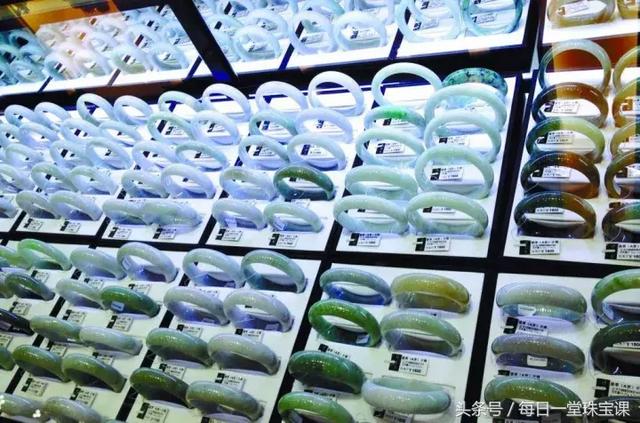 如何鉴定翡翠价格的简单介绍-第21张图片-翡翠网 如何鉴定翡翠价格的简单介绍-第21张图片-翡翠网