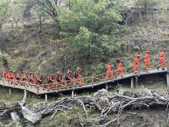 滕翡翠知识新青年头像滕瑞雨图片手绘-第2张图片-翡翠网 滕翡翠知识新青年头像滕瑞雨图片手绘-第2张图片-翡翠网