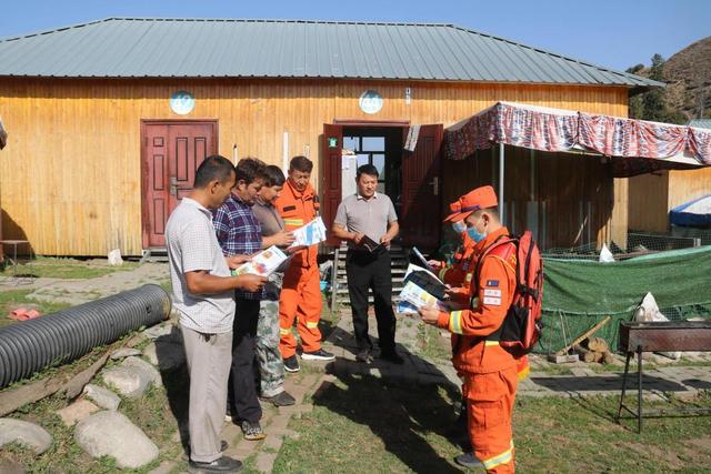 滕翡翠知识新青年头像滕瑞雨图片手绘-第3张图片-翡翠网 滕翡翠知识新青年头像滕瑞雨图片手绘-第3张图片-翡翠网