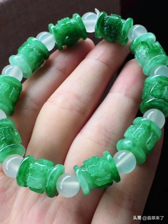 三彩翡翠手串价格的简单介绍-第22张图片-翡翠网 三彩翡翠手串价格的简单介绍-第22张图片-翡翠网