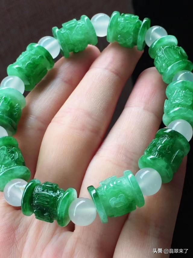 三彩翡翠手串价格的简单介绍-第23张图片-翡翠网 三彩翡翠手串价格的简单介绍-第23张图片-翡翠网