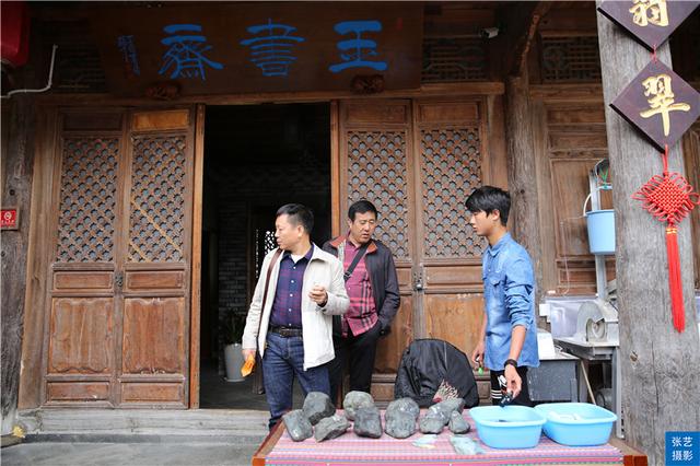 在腾冲能不能买翡翠,云南腾冲翡翠原石交易-第7张图片-翡翠网 在腾冲能不能买翡翠,云南腾冲翡翠原石交易-第7张图片-翡翠网