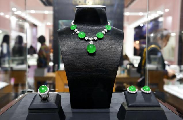 最贵翡翠价格的简单介绍-第4张图片-翡翠网 最贵翡翠价格的简单介绍-第4张图片-翡翠网