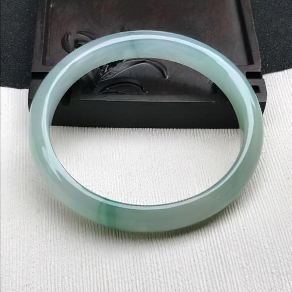 飘阳绿翡翠手镯属于什么档次,阳绿手镯图片及价格-第3张图片-翡翠网 飘阳绿翡翠手镯属于什么档次,阳绿手镯图片及价格-第3张图片-翡翠网