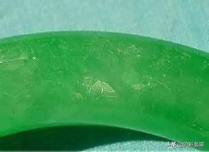 怎么确定是不是翡翠A货翡翠的鉴别方法a货-第4张图片-翡翠网 怎么确定是不是翡翠A货翡翠的鉴别方法a货-第4张图片-翡翠网