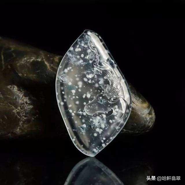 怎么确定是不是翡翠A货翡翠的鉴别方法a货-第9张图片-翡翠网 怎么确定是不是翡翠A货翡翠的鉴别方法a货-第9张图片-翡翠网