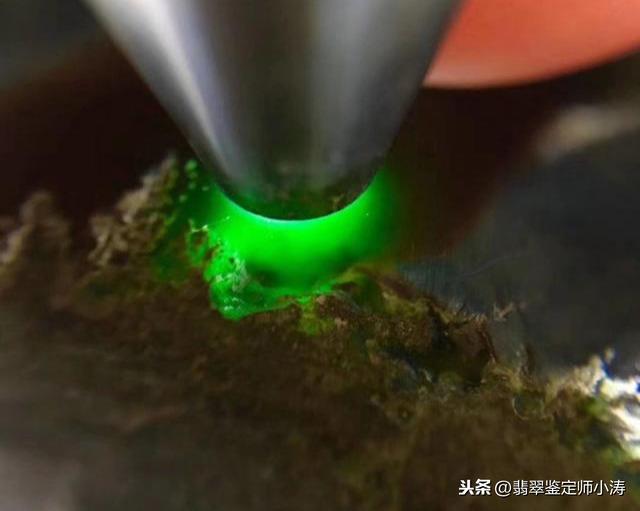 老油青翡翠原石翡翠原石和蓝水的区别-第3张图片-翡翠网 老油青翡翠原石翡翠原石和蓝水的区别-第3张图片-翡翠网