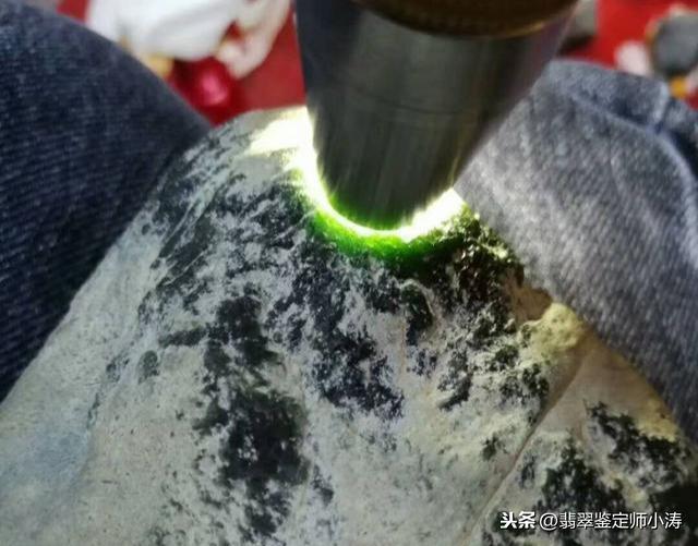 老油青翡翠原石翡翠原石和蓝水的区别-第4张图片-翡翠网 老油青翡翠原石翡翠原石和蓝水的区别-第4张图片-翡翠网